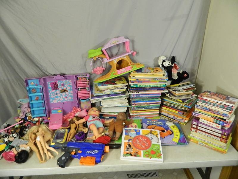 lot 156 image: Toys, Kids Books, Etc