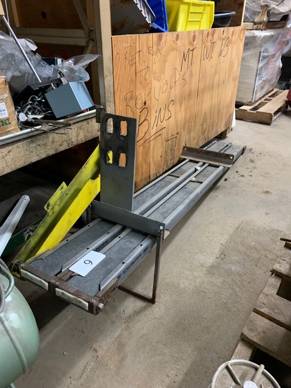 Magnetic conveyor