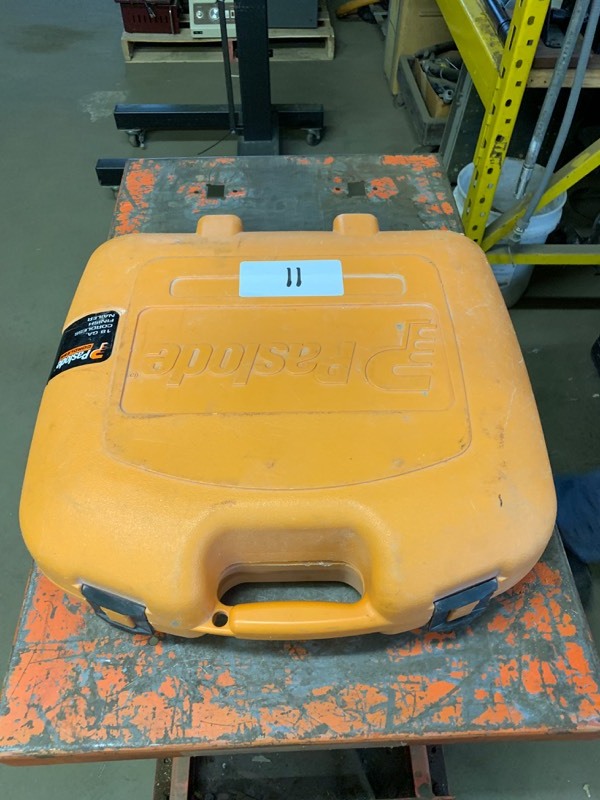 Cordless finish nailer
