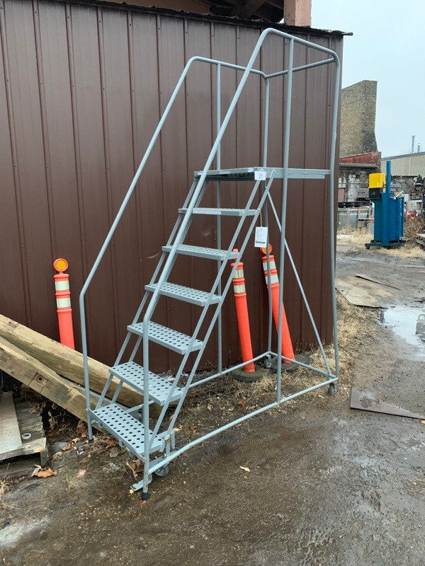 Safety warehouse ladder