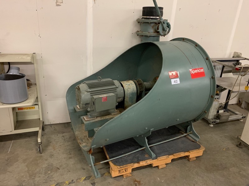 Large vacuum producer