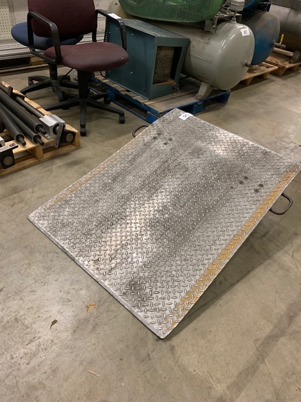 Aluminum dock plate