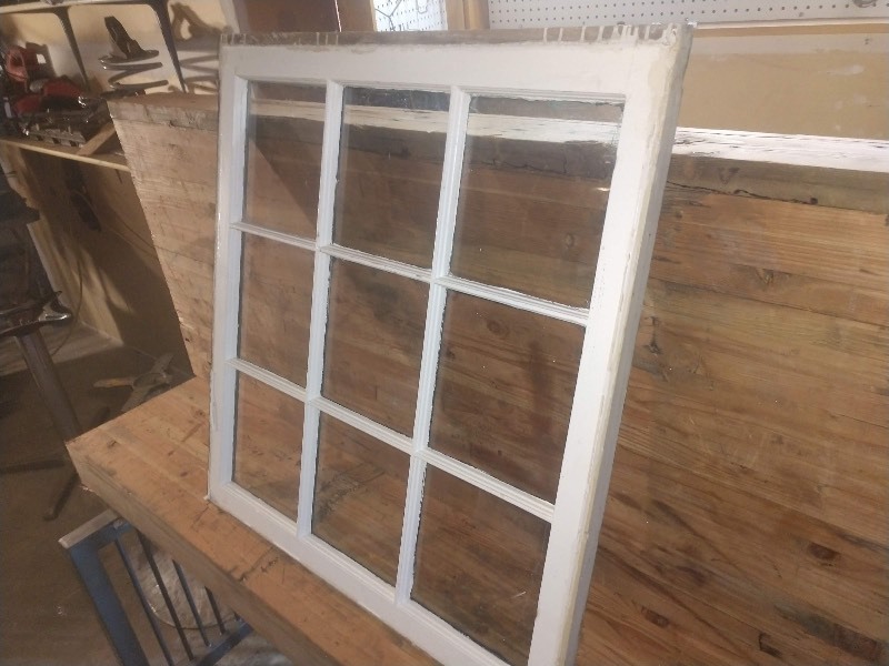 lot 7 image: Vintage Nine Panel Window