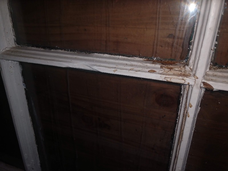 lot 8 image: Vintage Nine Panel Window