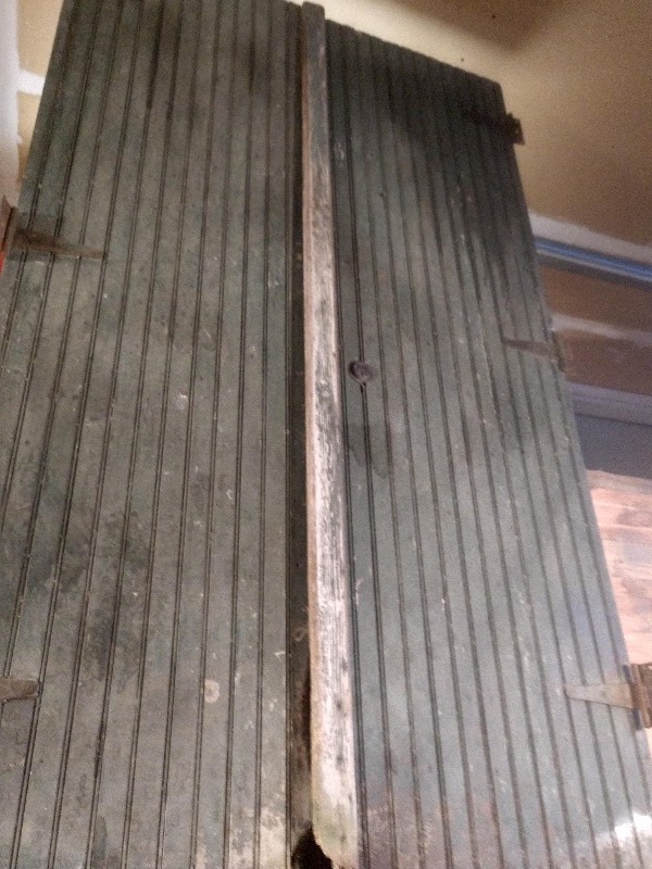 lot 9 image: Vintage Wood Barn Double Doors
