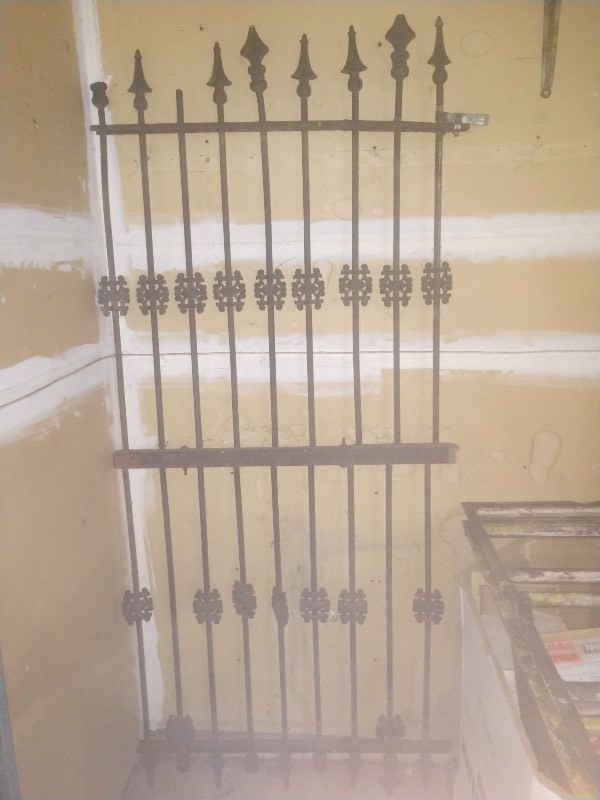 lot 10 image: Cast Iron Gate
