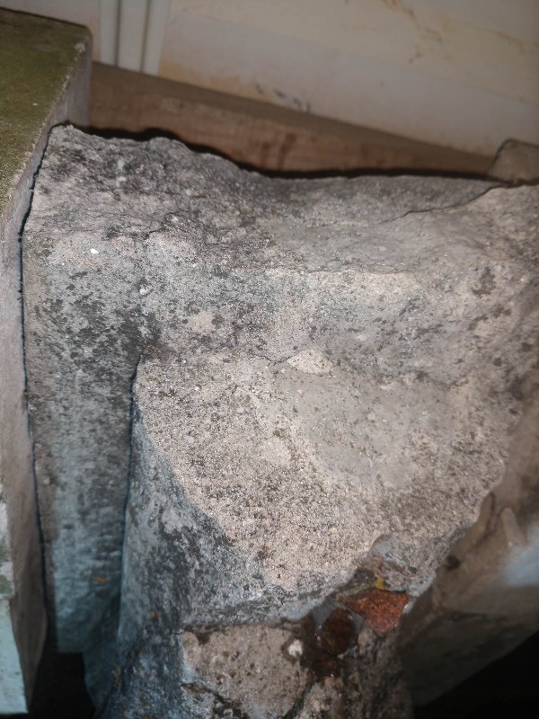 lot 40 image: Antique Concrete Garden Statue