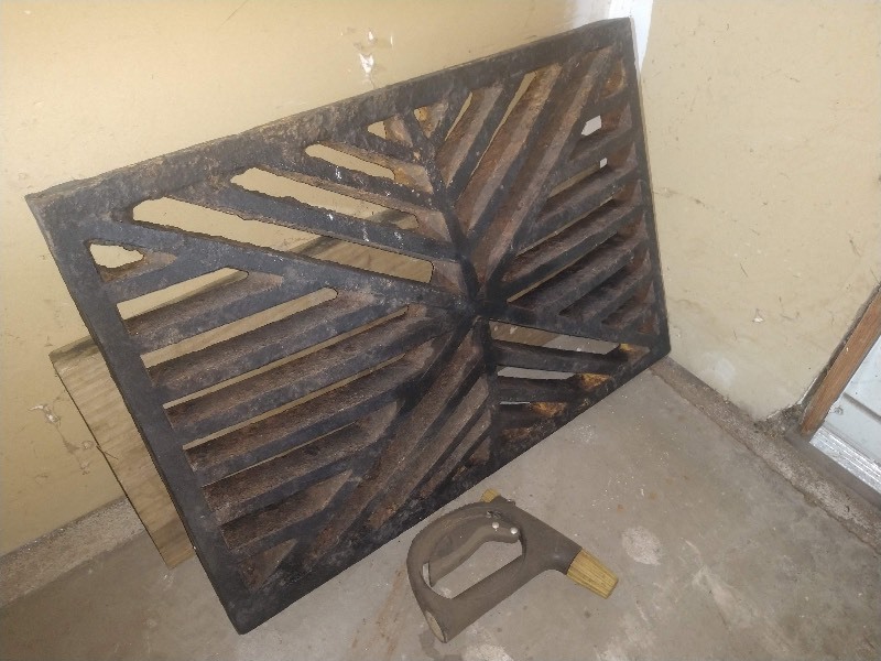 lot 41 image: Antique Storm Grate