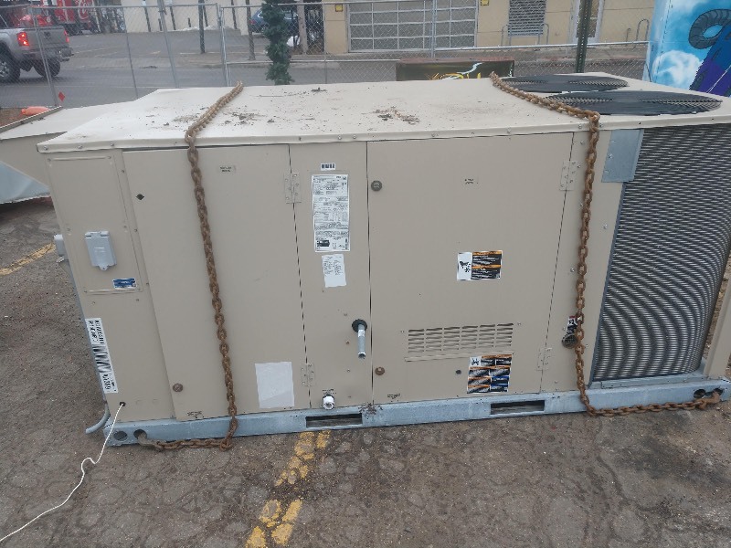 lot 1001 image: Newer Model Lennox&nbspRooftop Furnace MNKGA092H4BH1Y.&nbspMachine Available to Help Load