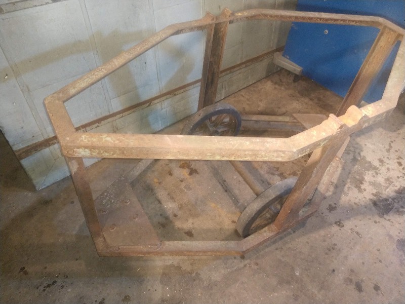 lot 1 image: Antique Bomb Carrier Octagon Cart