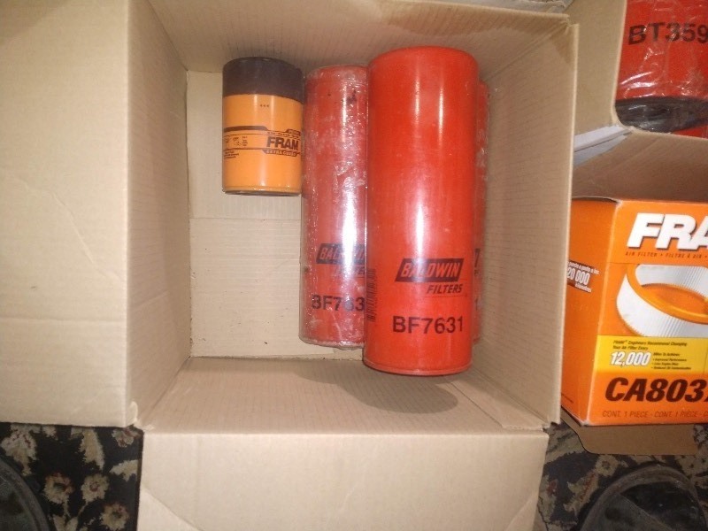 lot 61 image: Lot of Fuel Filters