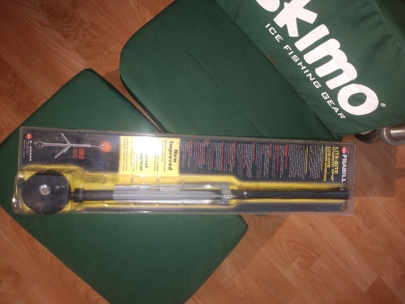 lot 65 image: FISHING GEAR Fishing Utility Bucket, Minnow Bucket, Eskimo Ice Fishing Gear, Tackle Box, Leaders, Jigs, Bobbers