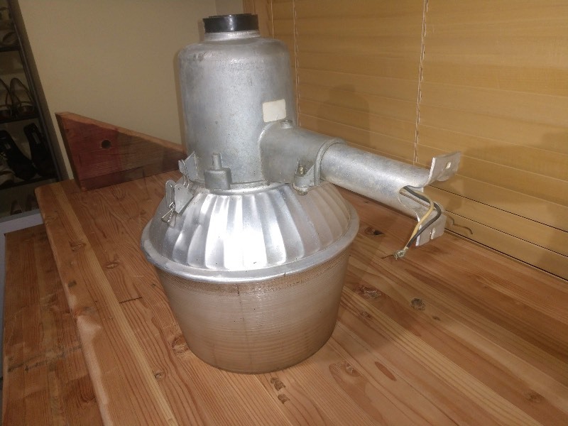 lot 79 image: Vintage Industrial Light Fixture