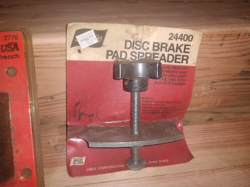 lot 83 image: Ratcheting Hex Key Wrench, 4 Wheel Drive Spindle Nut Wrench, Disc Brake Pad Spreader