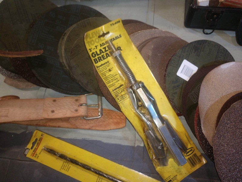 lot 89 image: Roofing Nails, Drill Bit, Cutting Discs, 37-41 Belt, Briefcase with Bearings and Vintage Tools