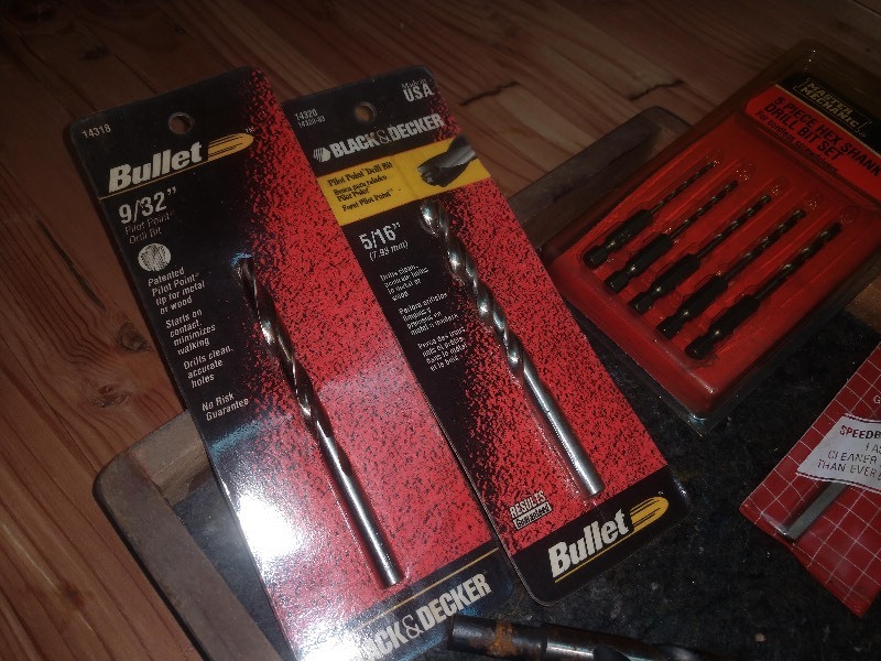 lot 113 image: Black and Decker Drill Bits, Irwin Drill Bits, 5 Piece Hex Shank Drill Bit Set, Double End Bits and Other Drill Bits