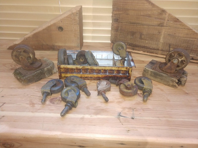 lot 137 image: Vintage Metal Parts Bin and Vintage Casters (14)