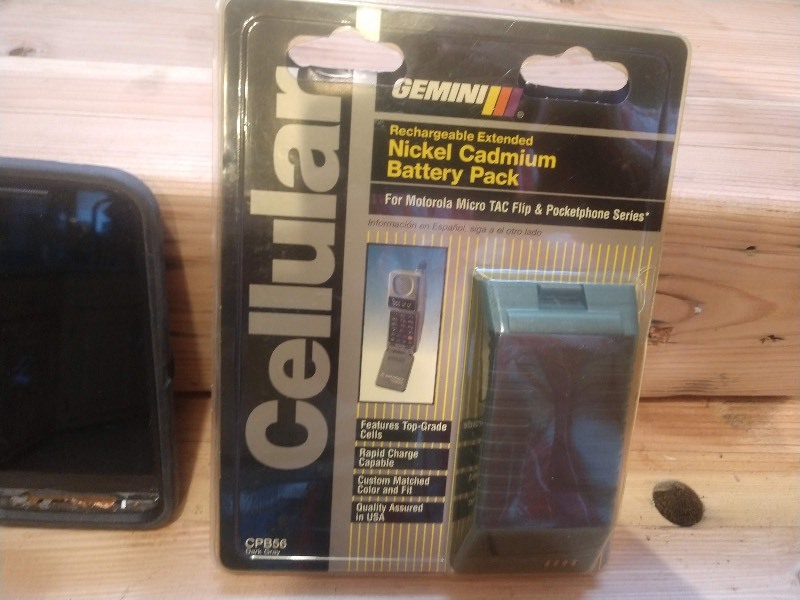 lot 145 image: NOS Gemini Nickel Cadmium Battery Pack CPB56 and Two Droid Cell Phones