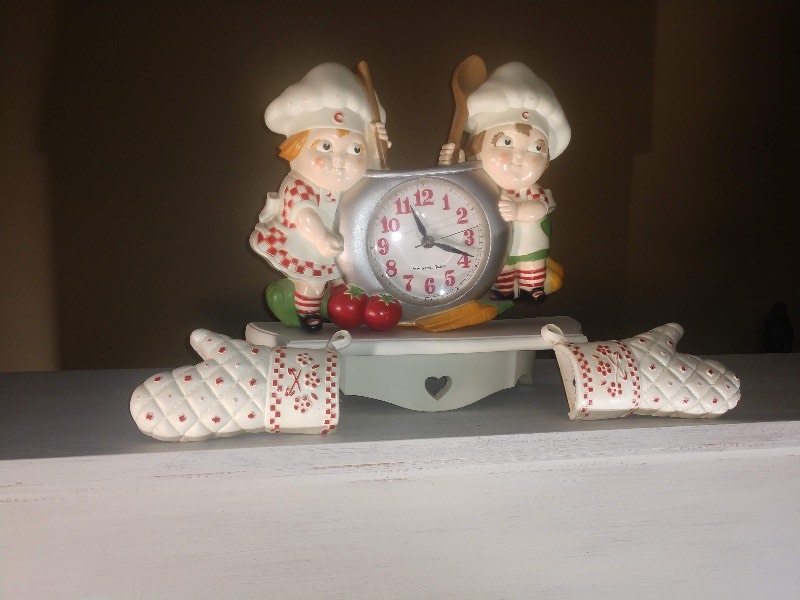 lot 165 image: One Campbells Kids Clock, Two Oven Mitts and One Shelf