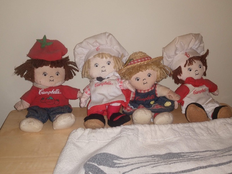 lot 175 image: Four Campbells Kids Soft Cloth Dolls and Vintage Campbells Linen Bag