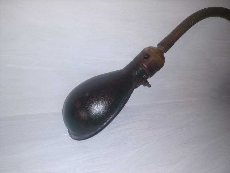 lot 24 image: Vintage Desk Light Fixture