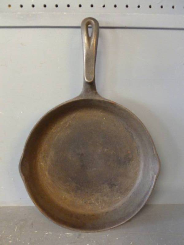 lot 9 image: Wagner Cast Iron Pan