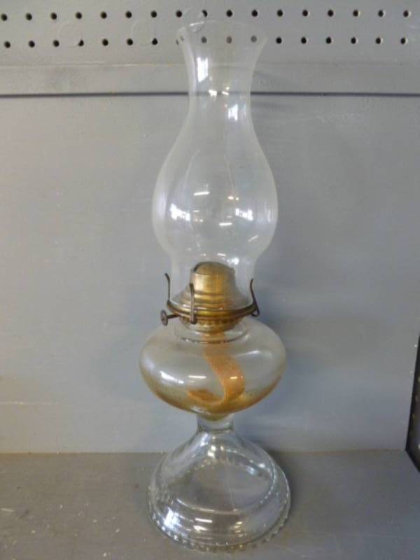 lot 15 image: Vintage Oil Lamp