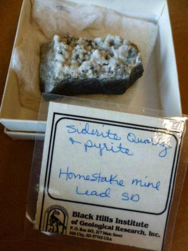 lot 19 image: Collector Rock