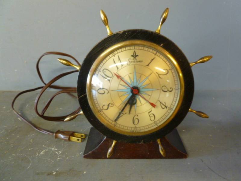 lot 30 image: Vintage Clock