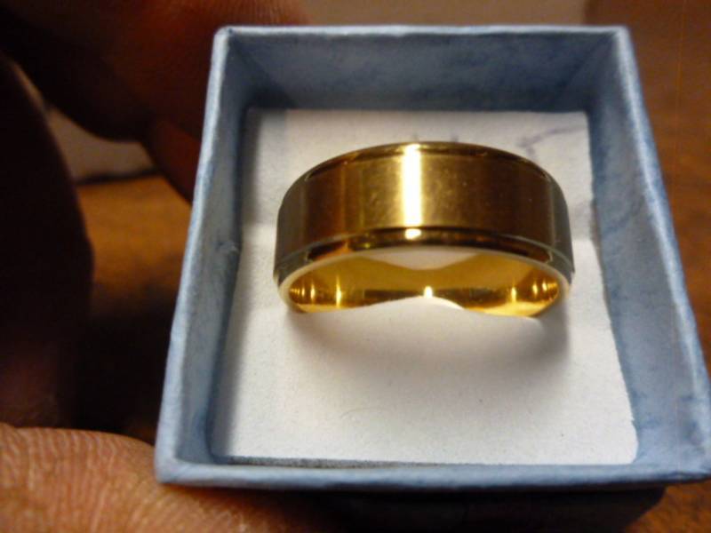 lot 72 image: Mens Ring