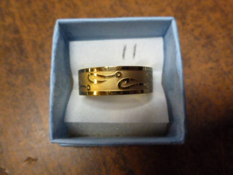 lot 73 image: Mens Ring