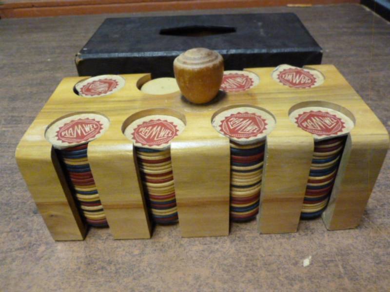 lot 83 image: Vintage Poker Chip Set