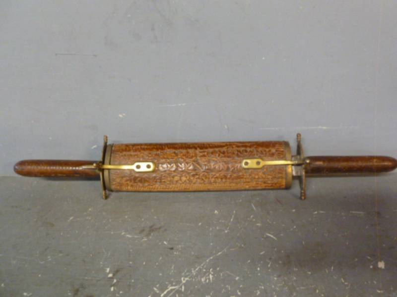 lot 88 image: Vintage Carving Set