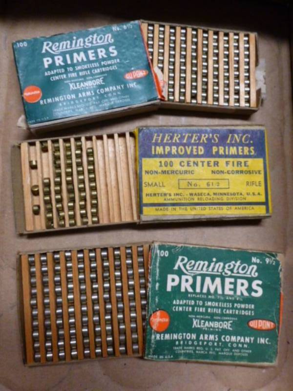 lot 121 image: Vintage Reloading Items