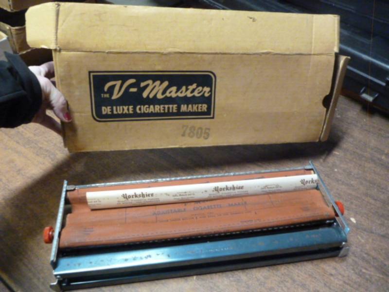 lot 127 image: Vintage Cigarette Machine