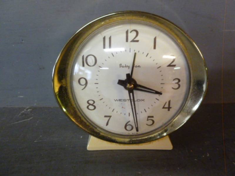 lot 143 image: Vintage Clock