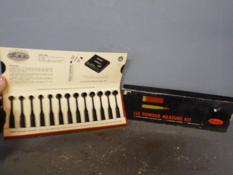 lot 171 image: Vintage Reloading Items