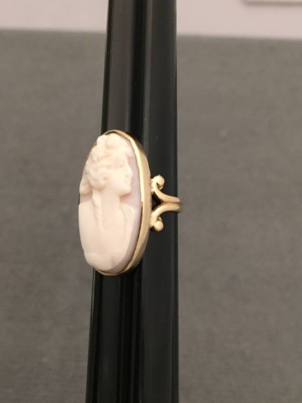 Ring 10K Gold Pale Pink Cameo