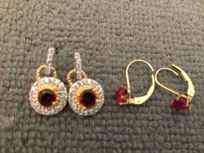 2 Pairs Earrings Red Stones - Gold Overlay