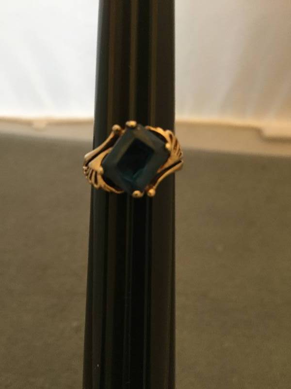 Ring 10K Gold Vintage Teal Stone