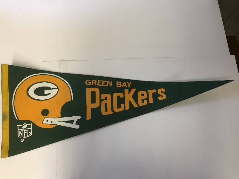 lot 220 image: Football Pennant Vintage Green Bay Packers