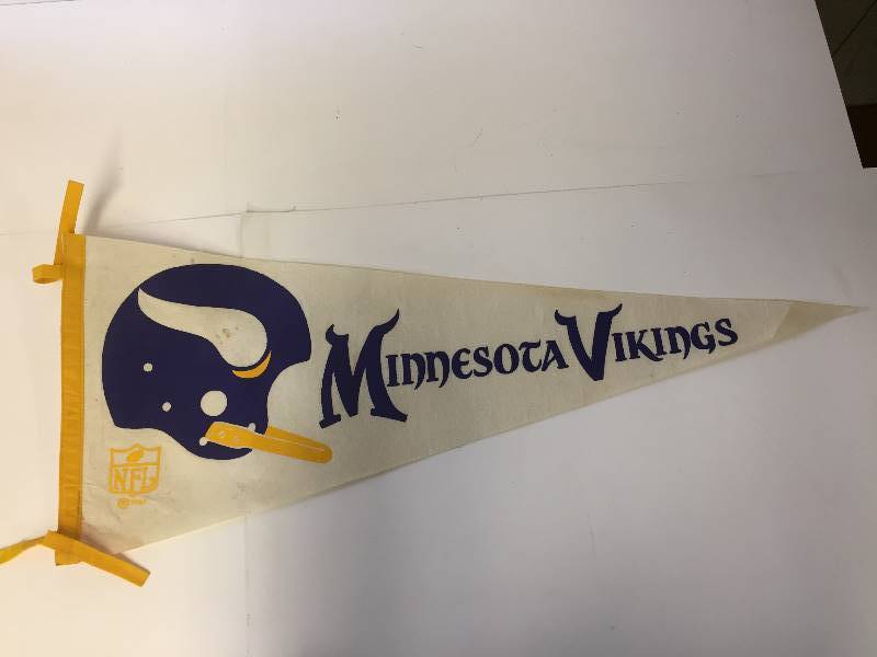 lot 224 image: Football Pennant Minnesota Vikings