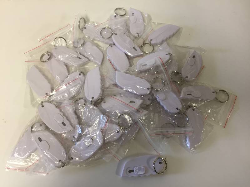 lot 245 image: 35 New Razor Knife Key Chains