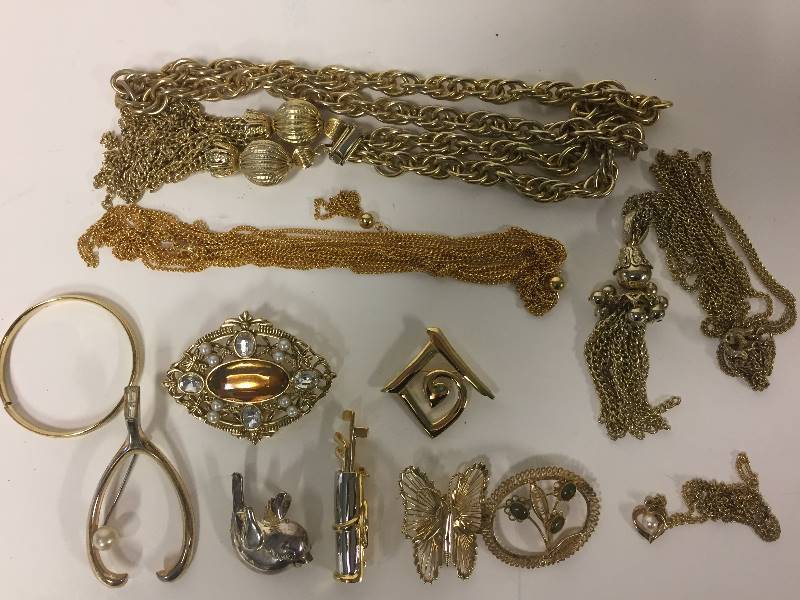 lot 263 image: Jewelry - Brooches Pins Necklaces Baby Bracelet