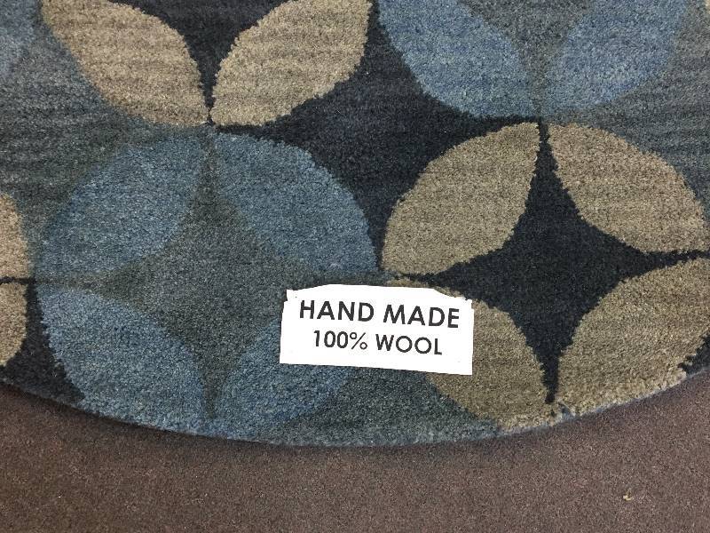 lot 218 image: New 100% Wool Decorator Rug 5 9 Round