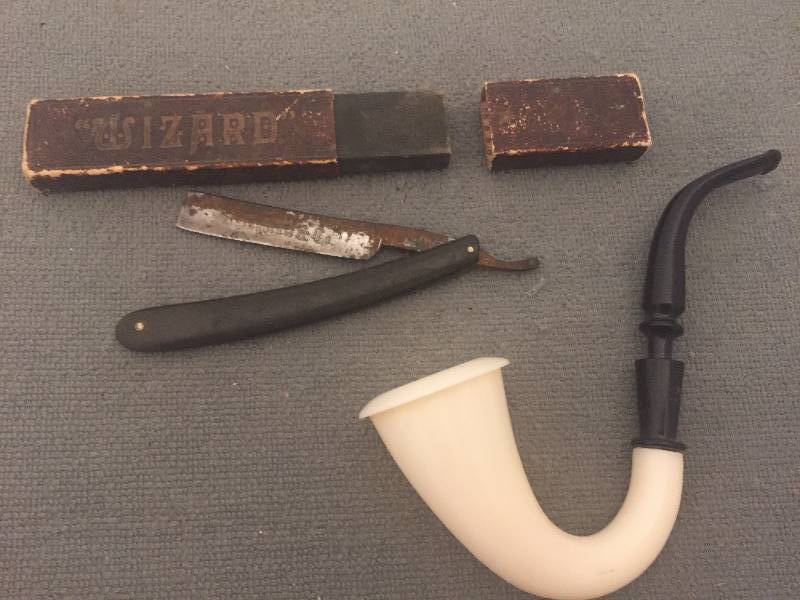 lot 266 image: Pipe & Vintage Razor Straight Blade