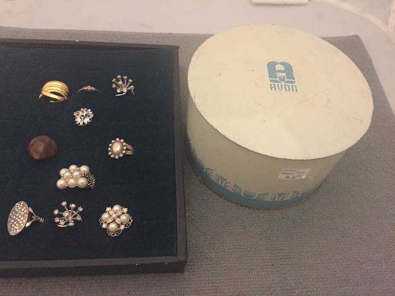 lot 225 image: Vintage Avon Tin with 10 Rings