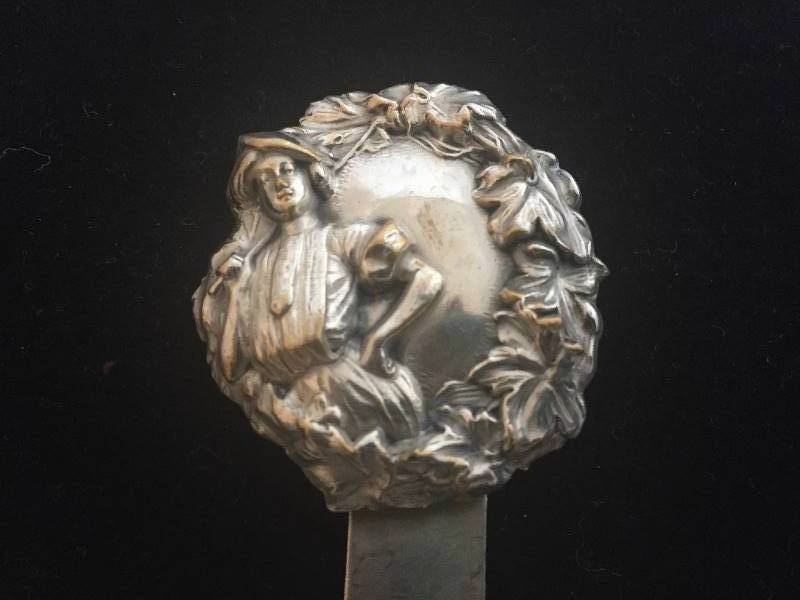 lot 203 image: Art Nouveau  Victorian Dip Waist Buckle - Lukeys Elite Chicago - Woman Golfer