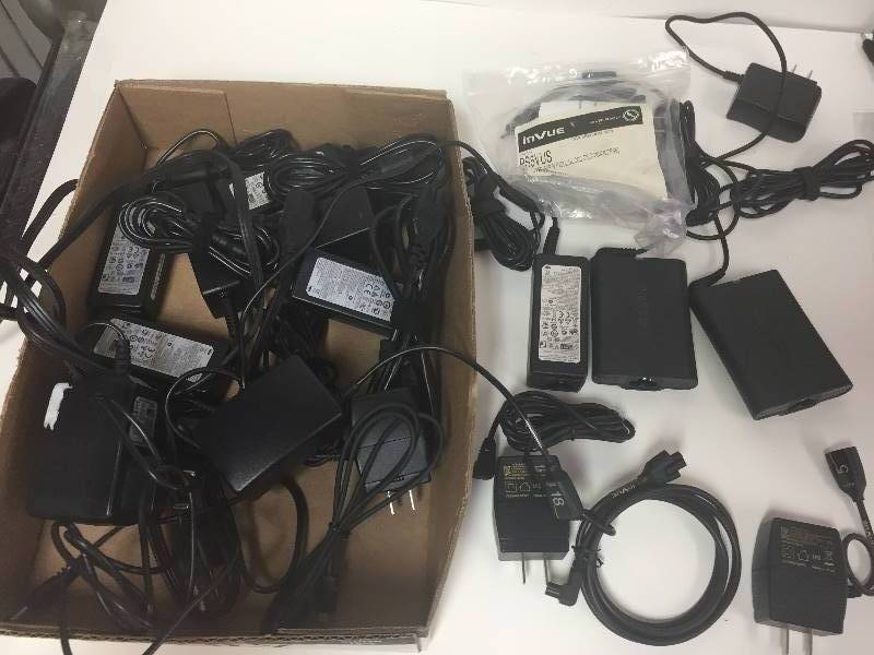 lot 320 image: Box Power Supply Cords