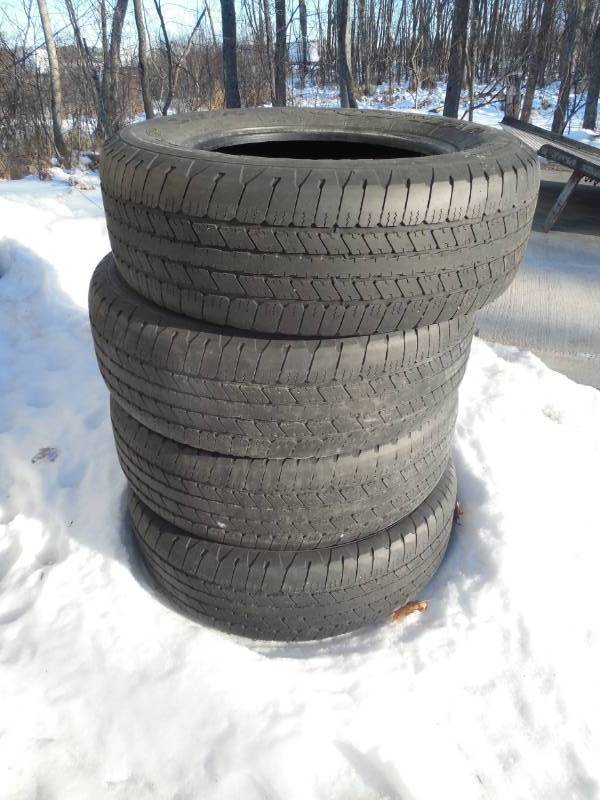 lot 1 image: (4) GOODYEAR WRANGLER SR-A 26565R18 TIRES